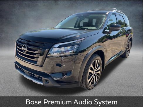 Used 2025 Nissan Pathfinder Platinum w/ Black Appearance Package AWD/4WD image 4