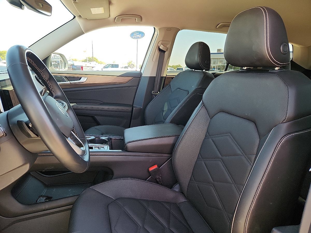 Used 2025 Volkswagen Atlas SE AWD/4WD image 8