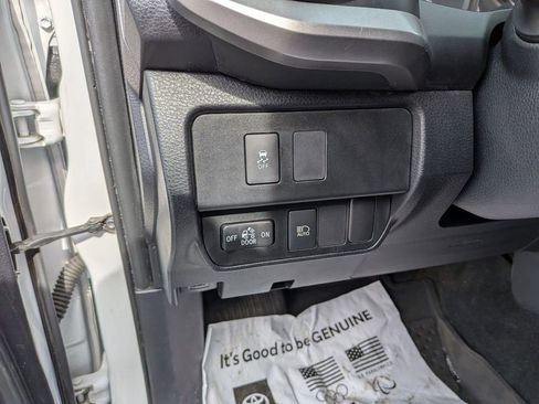 Used 2020 Toyota Tacoma SR5 AWD/4WD image 16