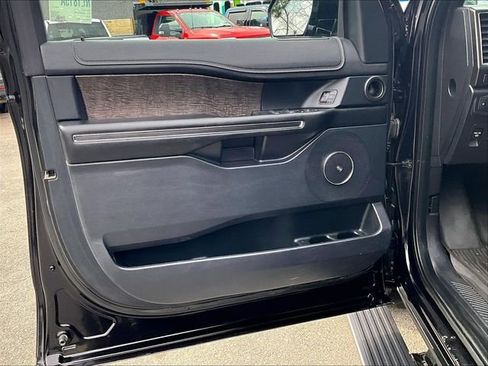 Used 2019 Ford Expedition Limited w/ Equipment Group 302A AWD/4WD image 19