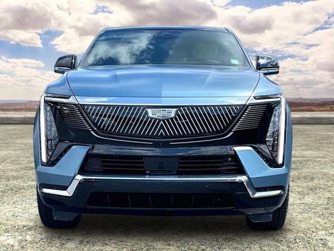 Certified 2025 Cadillac Escalade IQ Luxury 2 AWD/4WD image 2