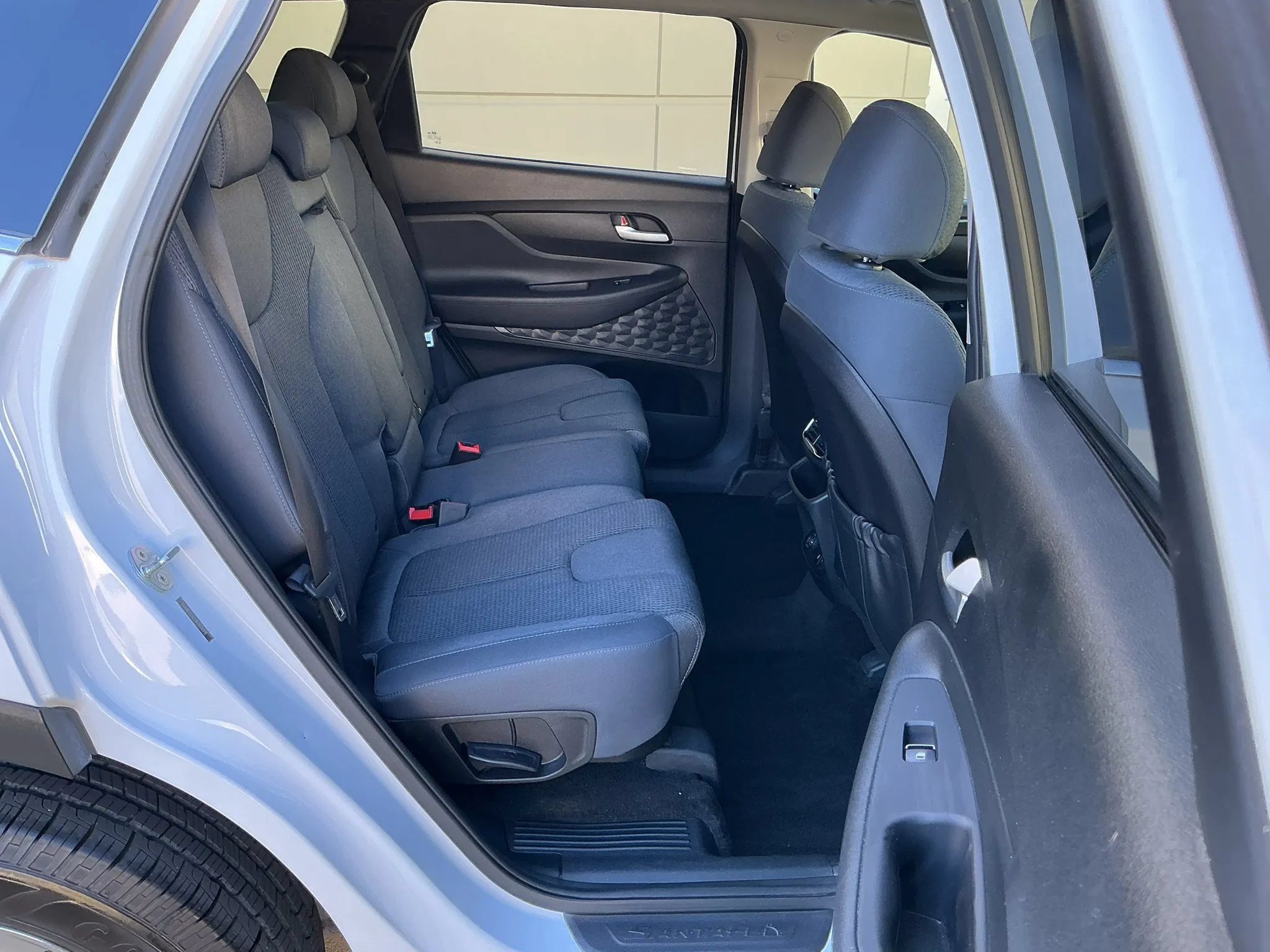 Used 2019 Hyundai Santa Fe SEL FWD image 16