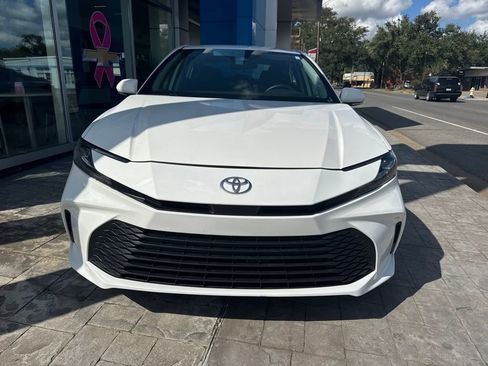 Used 2025 Toyota Camry LE image 2