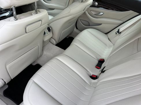 Used 2018 Mercedes-Benz E 300 4MATIC image 12