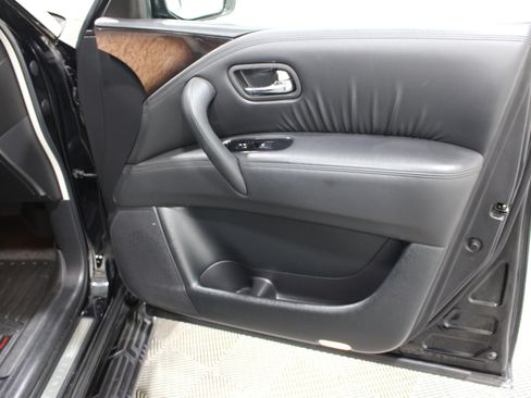 Used 2011 INFINITI QX56 4WD w/ Deluxe Touring Pkg image 32