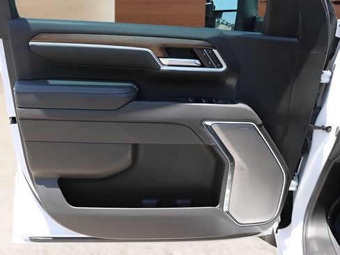 Used 2025 Chevrolet Silverado 2500 High Country w/ High Country Premium Package AWD/4WD image 12