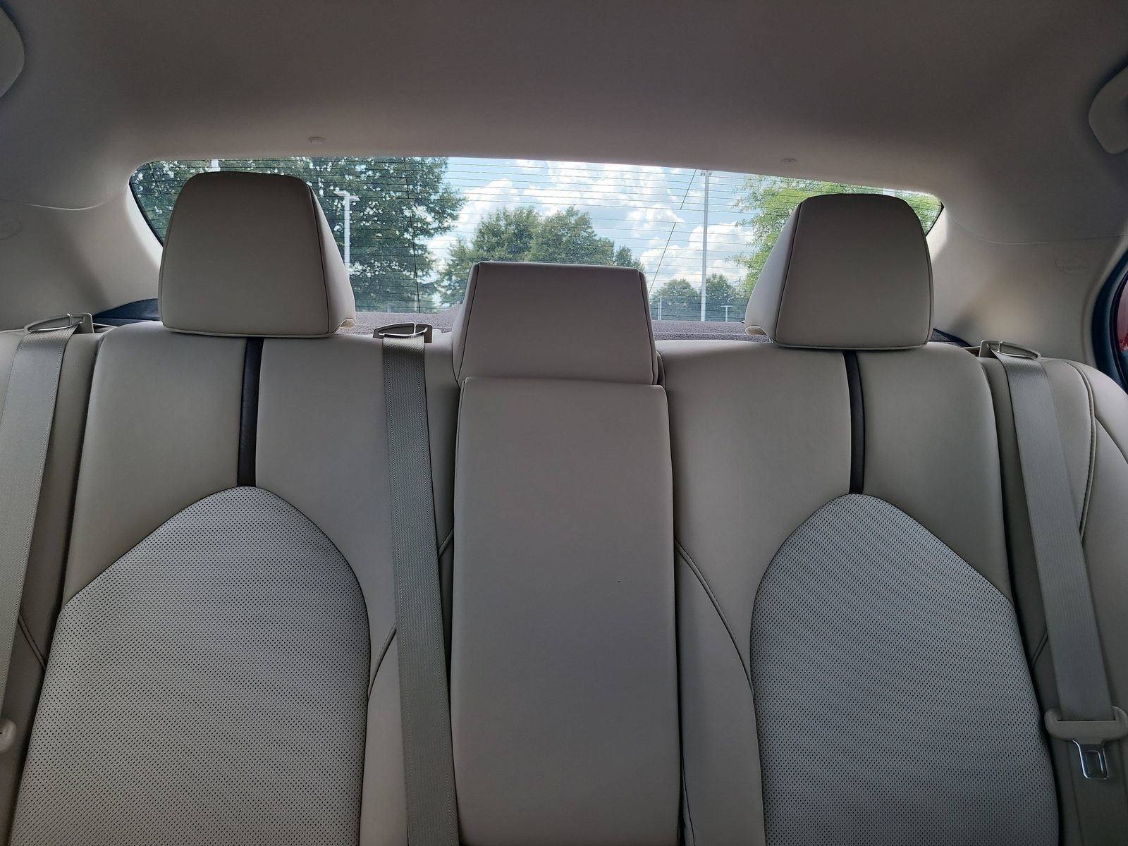 Used 2020 Toyota Camry XLE FWD image 22