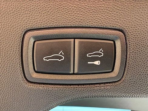 New 2024 Porsche Macan 4 Electric image 23