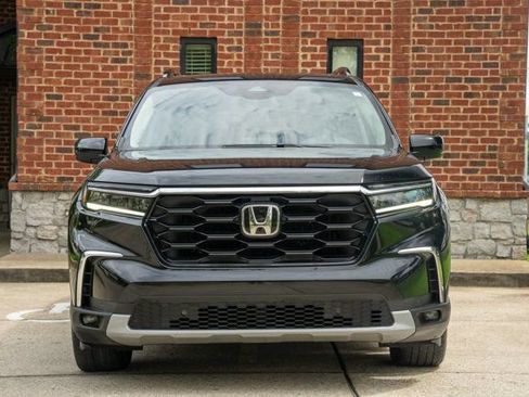 Used 2024 Honda Pilot Touring image 2