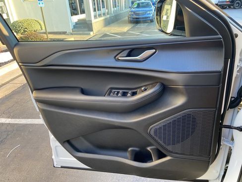 New 2025 Jeep Grand Cherokee L Altitude image 19