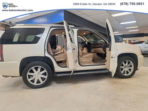Used 2011 GMC Yukon Denali image 5