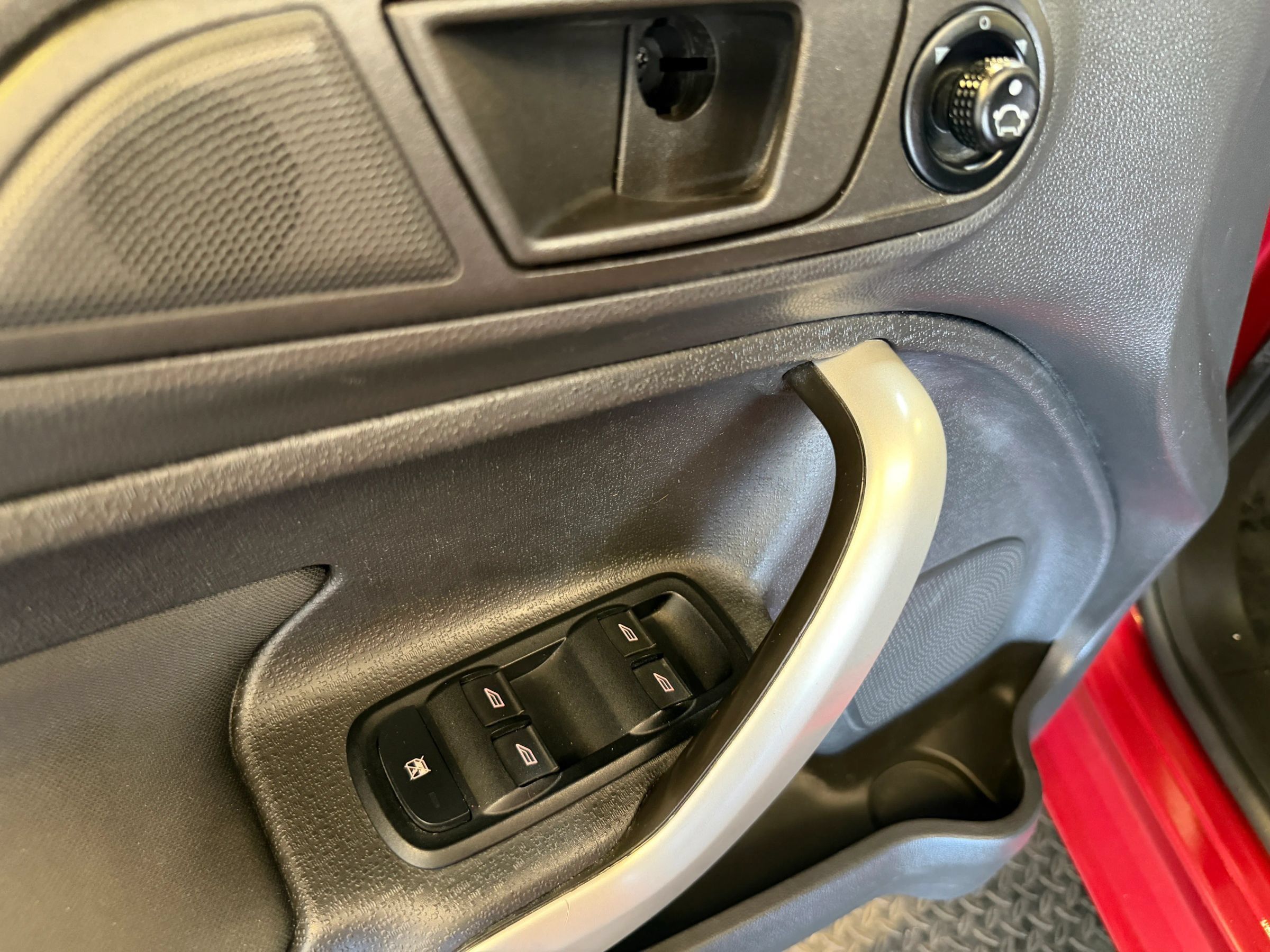 Used 2012 Ford Fiesta SE w/ Super Fuel Economy Pkg FWD image 10