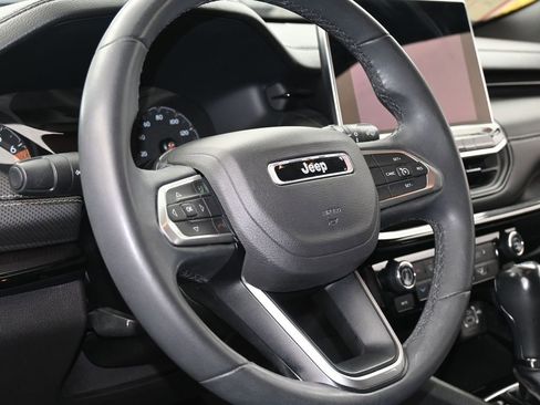 Used 2023 Jeep Compass Altitude image 13