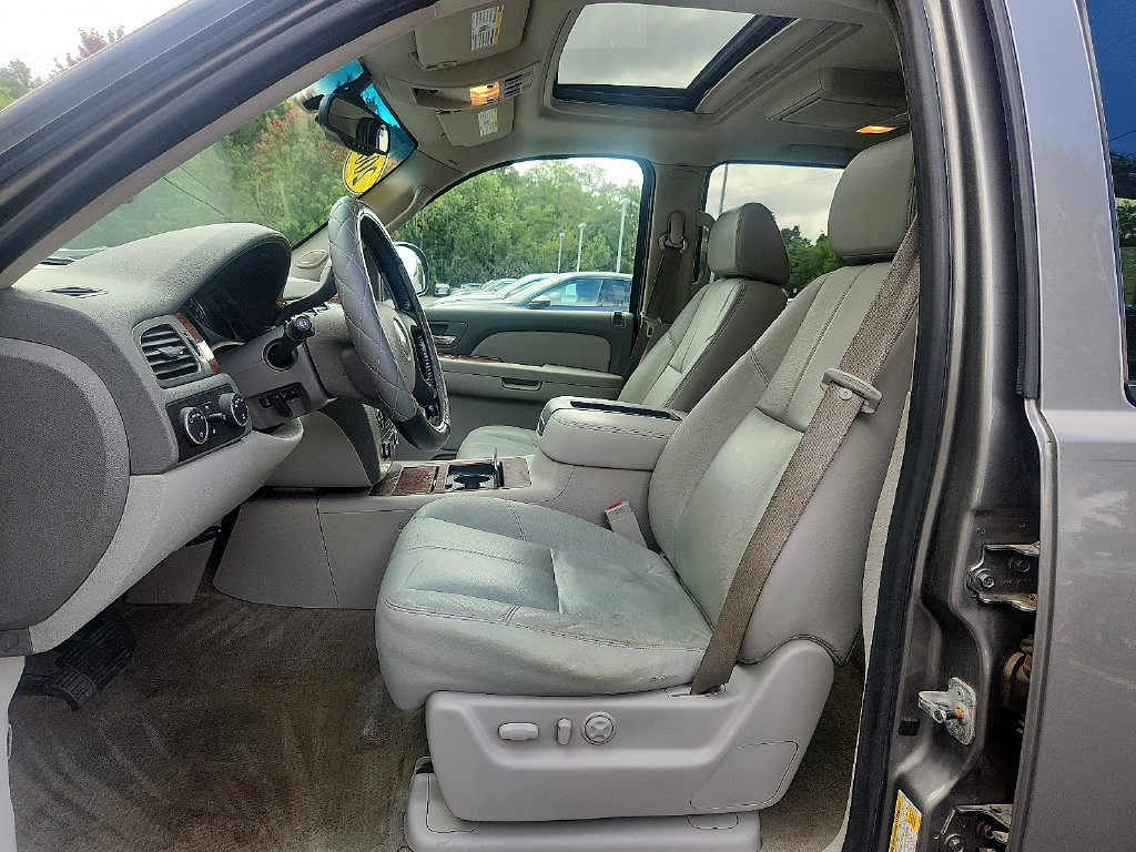 Used 2008 Chevrolet Tahoe LTZ w/ LTZ Preferred Equipment Group AWD/4WD image 18
