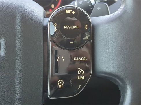 Used 2020 Land Rover Discovery Landmark image 24