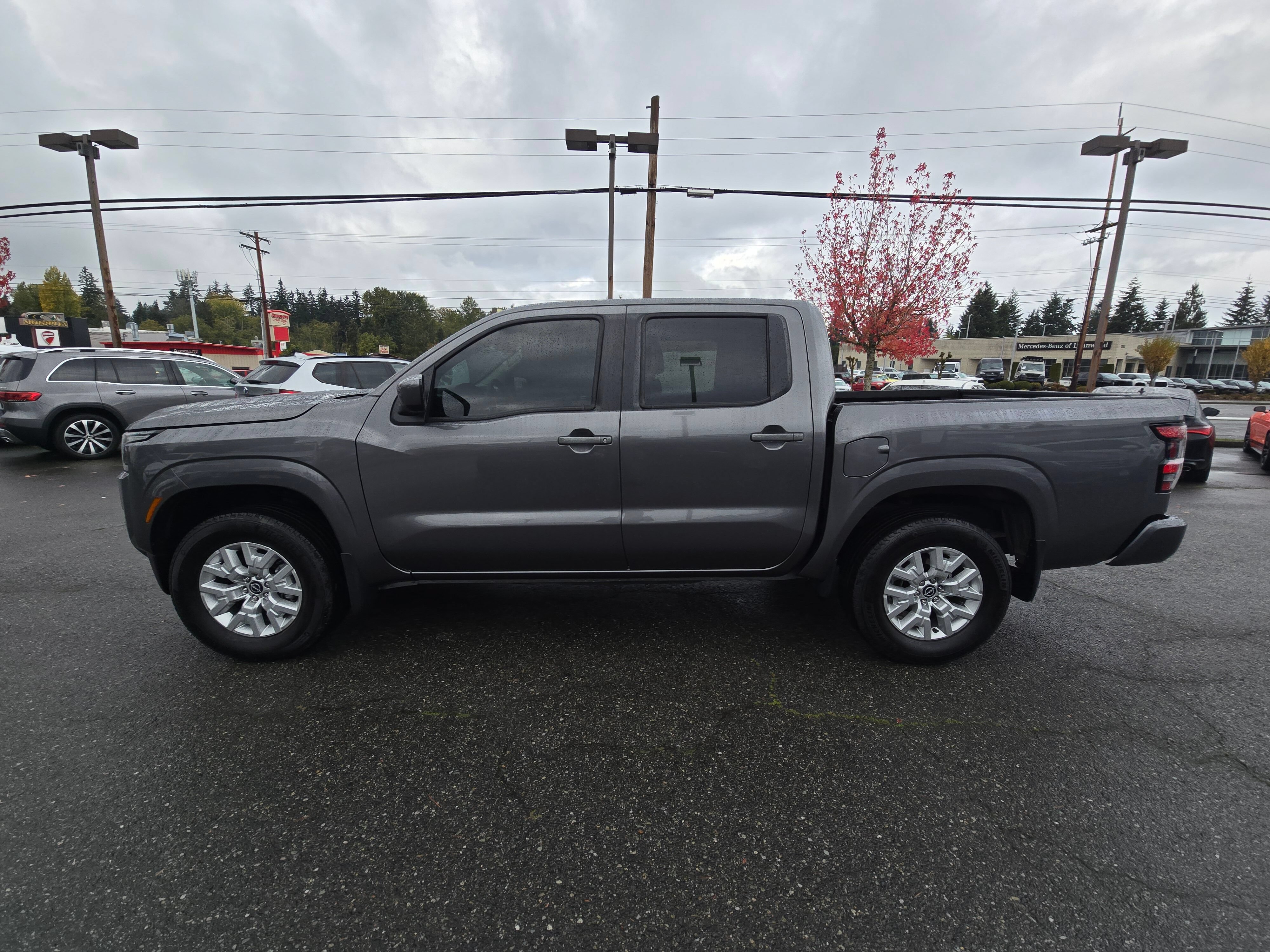 Used 2022 Nissan Frontier SV AWD/4WD image 4