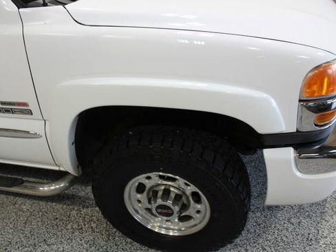 Used 2005 GMC Sierra 2500 SLT w/ Heavy-Duty Power Package image 10