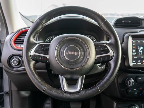 Used 2021 Jeep Renegade Trailhawk image 14