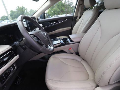 Used 2023 Lincoln Nautilus AWD image 2