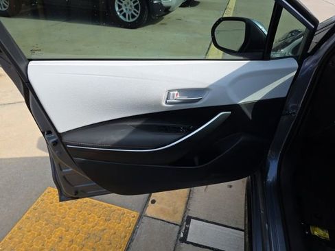 Used 2025 Toyota Corolla SE w/ Convenience Package FWD image 11