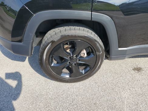 Used 2018 Jeep Compass Latitude AWD/4WD image 5