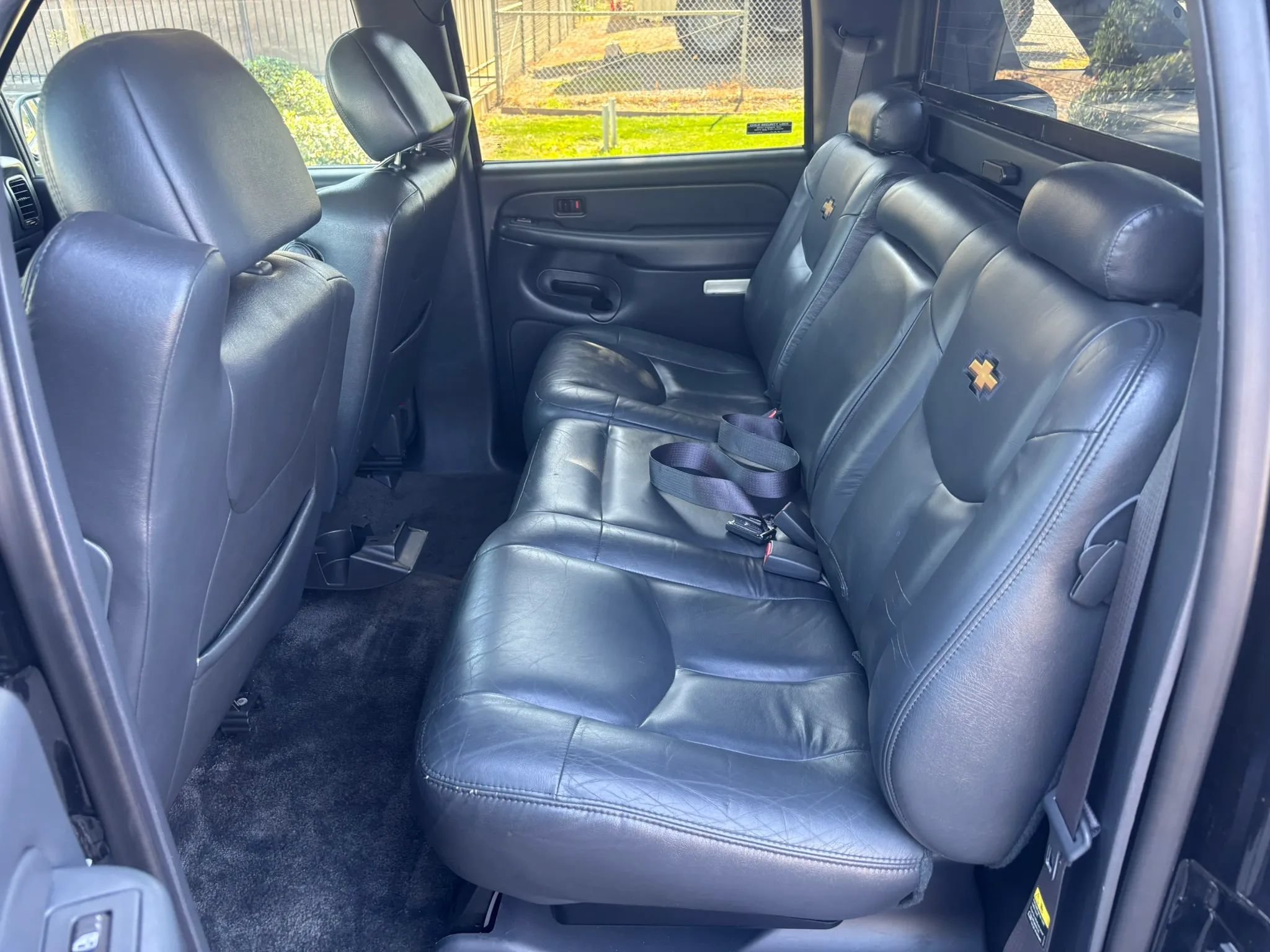 Used 2002 Chevrolet Avalanche 2500 w/ Convenience Pkg AWD/4WD image 16