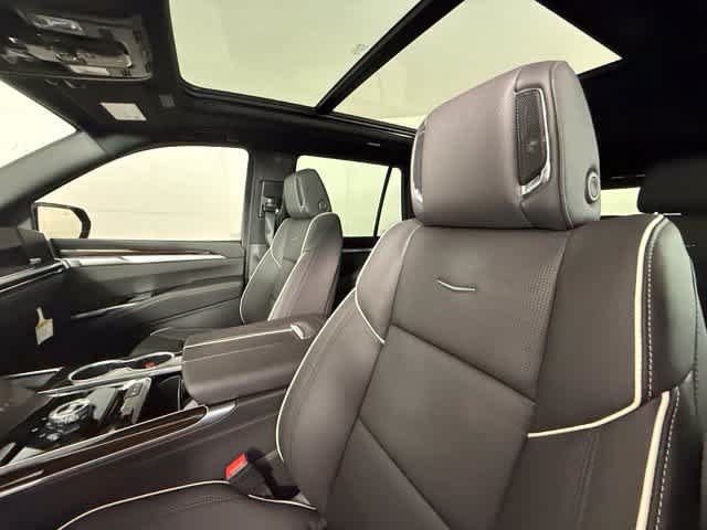 New 2026 Cadillac Escalade Luxury w/ Touring Package AWD/4WD image 5