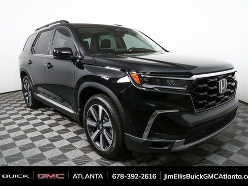 Used 2025 Honda Pilot Touring image 1