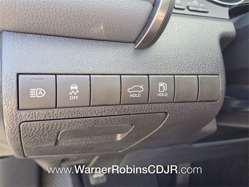 Used 2020 Toyota Camry SE image 26