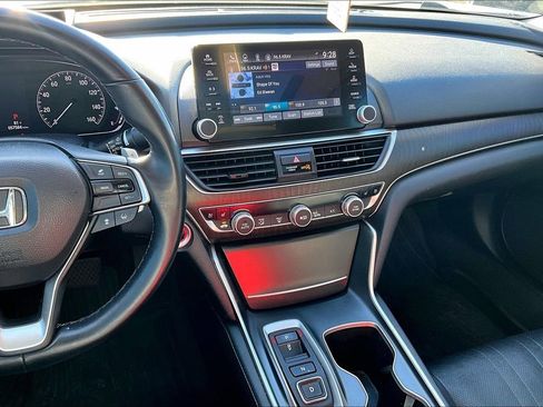 Used 2020 Honda Accord Touring image 9