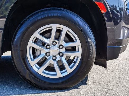 Used 2024 Chevrolet Suburban LT image 10