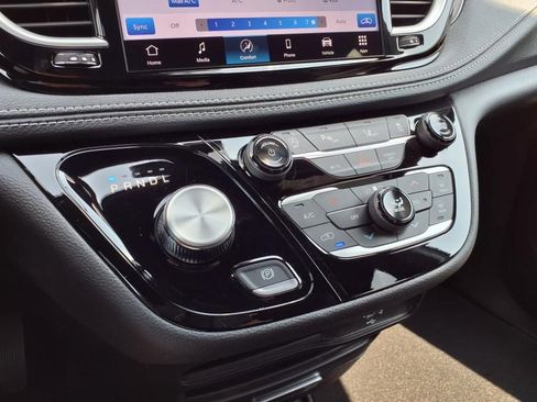 New 2026 Chrysler Pacifica Select image 24