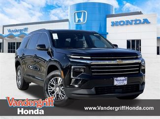 Used 2025 Chevrolet Traverse LT video 1