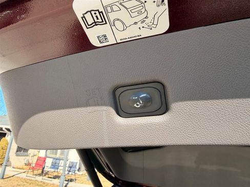 Used 2019 Lincoln Nautilus Reserve image 23