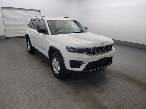 Used 2023 Jeep Grand Cherokee Laredo AWD/4WD image 13