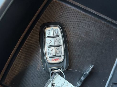 Used 2025 Chrysler Pacifica Select FWD image 56