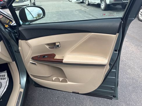 Used 2011 Toyota Venza AWD w/ Premium Pkg #2 image 26