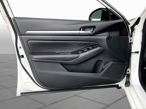 Certified 2024 Nissan Altima 2.5 SR w/ SR Premium Package FWD image 22