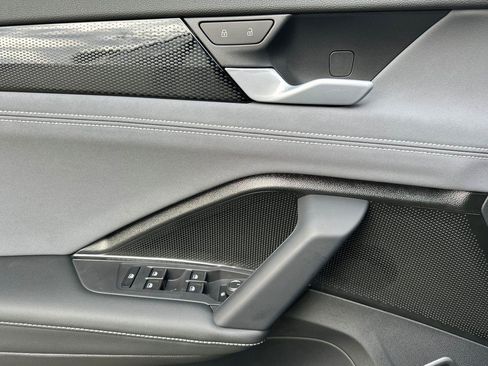 New 2026 Volkswagen Tiguan SE R-Line image 10