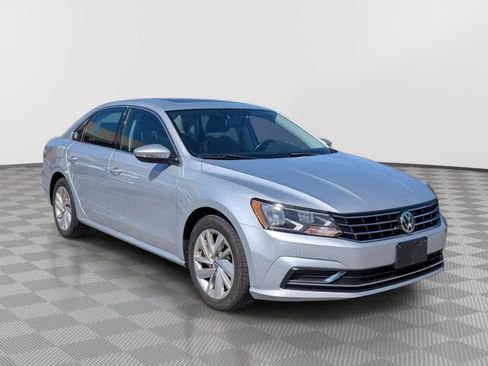 Used 2018 Volkswagen Passat 2.0T SE FWD image 7