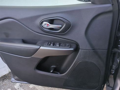 Certified 2021 Jeep Cherokee Latitude Lux image 29