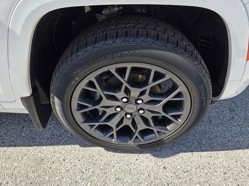 New 2026 Jeep Grand Cherokee Summit w/ Obsidian Package image 19