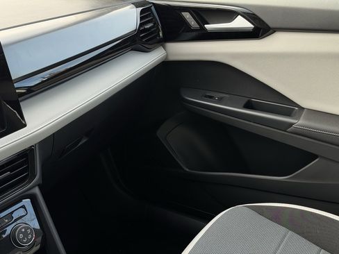 New 2025 Volkswagen Taos S image 31