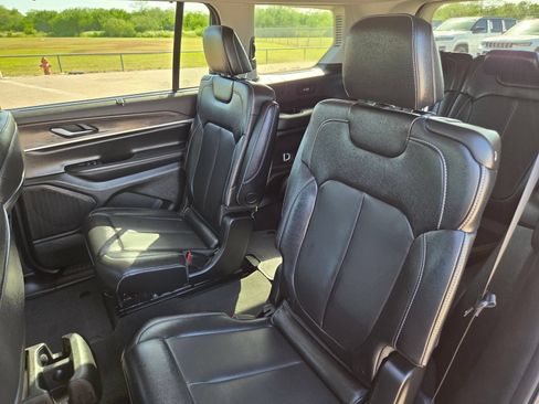 Used 2024 Jeep Grand Cherokee L Limited w/ Luxury Tech Group II RWD image 22