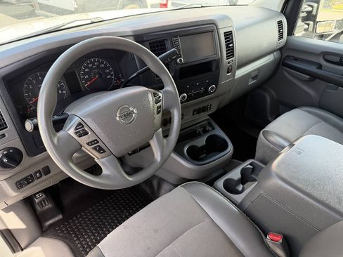 Used 2021 Nissan NV 2500 SV RWD image 19