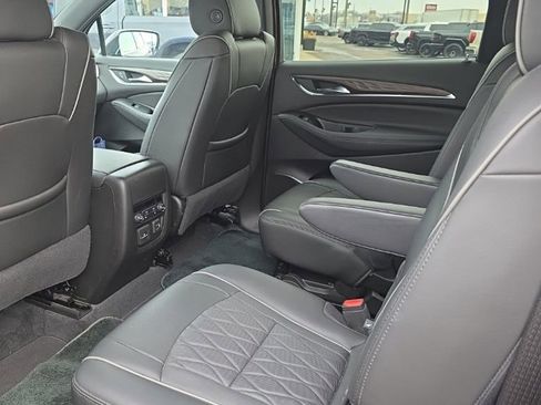 Used 2023 Buick Enclave Avenir image 17