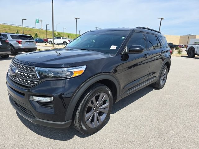 Certified 2023 Ford Explorer XLT w/ Equipment Group 202A AWD/4WD image 1