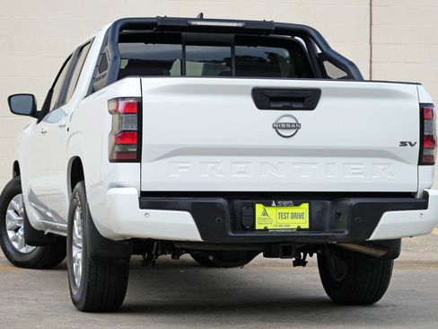 Used 2022 Nissan Frontier SV RWD image 5