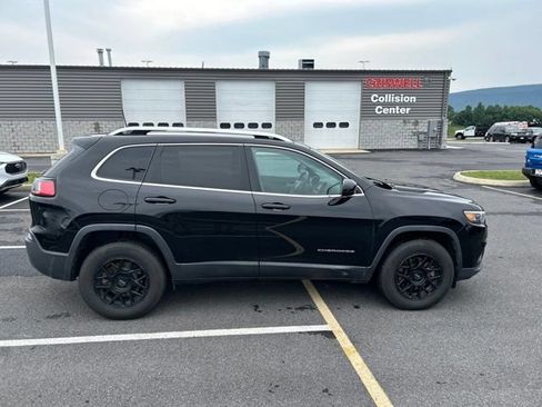 Used 2019 Jeep Cherokee Latitude Plus w/ Cold Weather Group AWD/4WD image 6