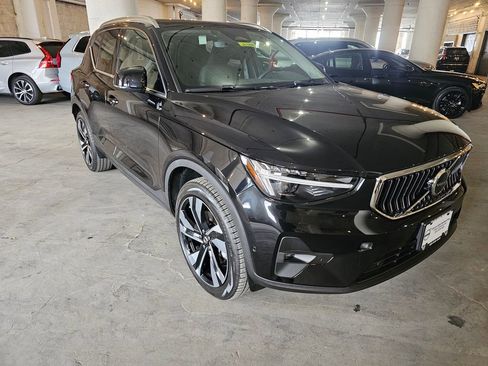 Certified 2025 Volvo XC40 B5 Ultra w/ Protection Package Premier AWD/4WD image 5